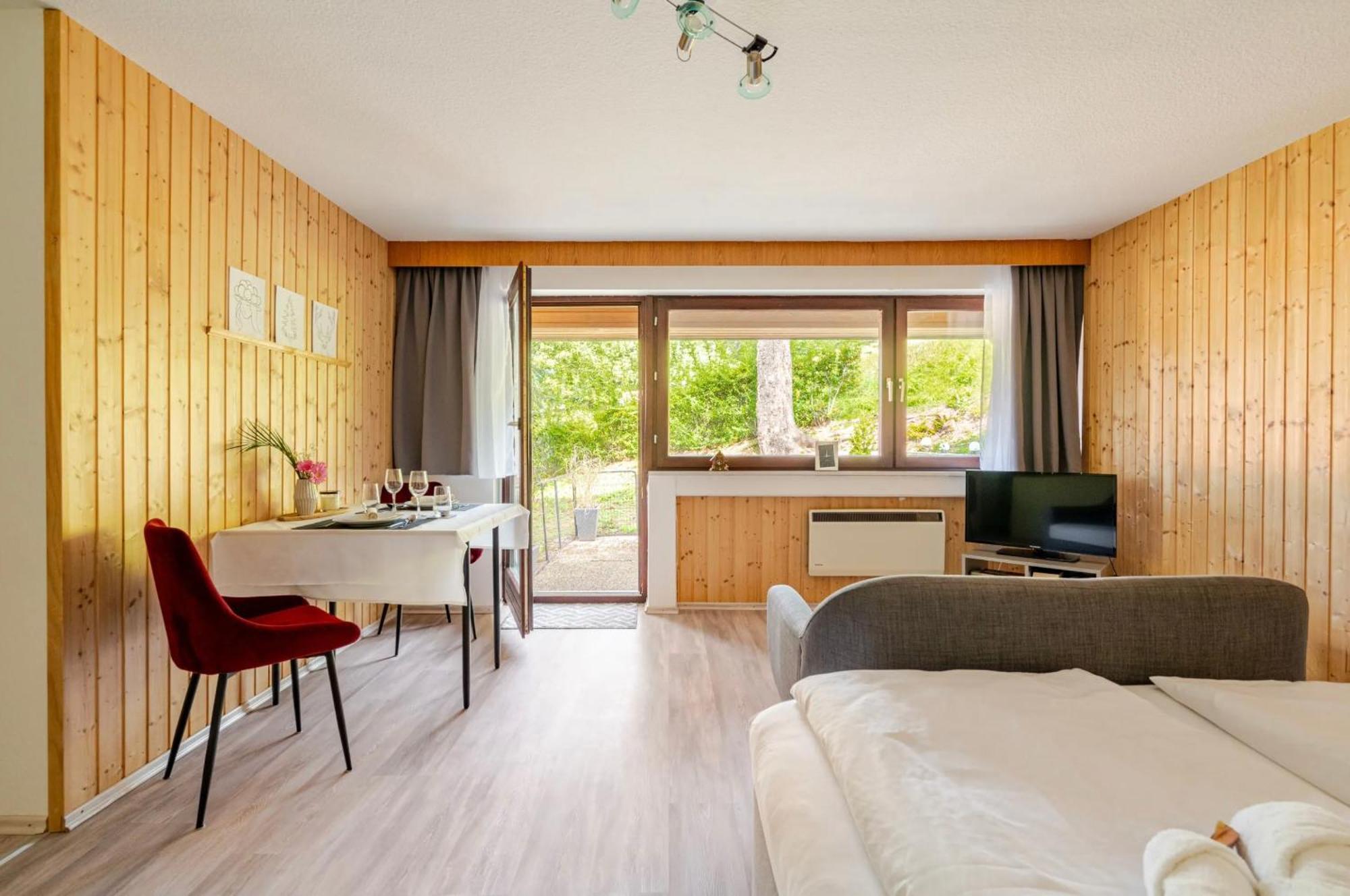 شقة An Wanderwegen Gelegen Mit Terrasse Und Boxspringbett ساسباشفالدن المظهر الخارجي الصورة